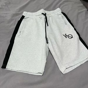 VANQUISH STRIKE OFF WHITE SHORTS - Size S
